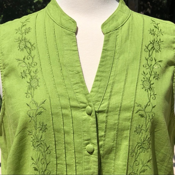 SOLD Susan Bristol Woman Linen Blend Top - Picture 3 of 8